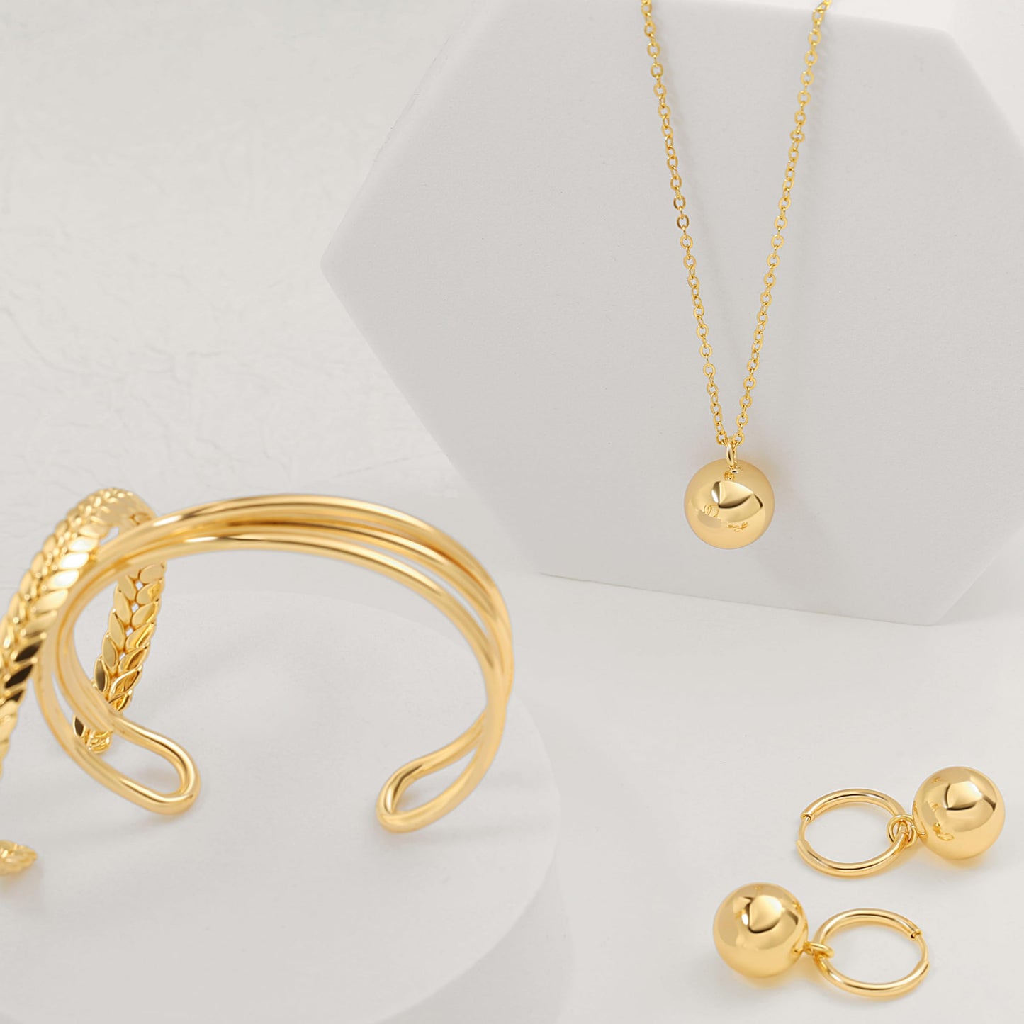 CANEVINKA 18k Gold Plated Ball Pendant Long Chain Necklace Dainty Personalized Handmade Layered Charm Spherical Sweater Necklace Glossy Minimalist Geometry Pendant Thin Cable Chain Necklace for Women