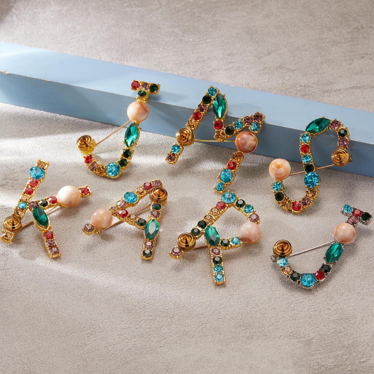 RINHOO Pearl Initial Brooch Pin Crystal A-Z 26 Alphabet Letters Brooch Colorful Enamel Breastpin Pin Jewelry for women Gifts (Gold-J)