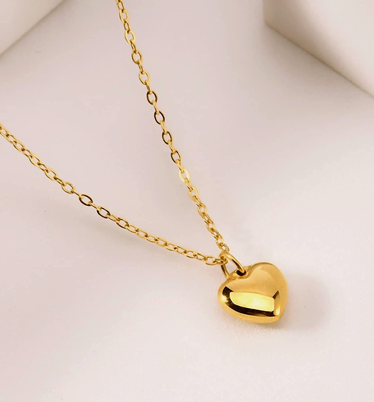 LUUK LIFESTYLE Filigree necklace with heart pendant and HAPPINESS gift card, minimalist fashion accessory, jewelry to offer, proof of love, trendy stylish fashion, adjustable 19” length, gold