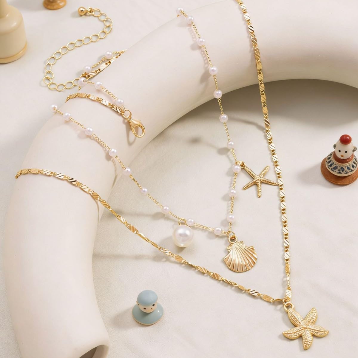 GYRMMUE Gold Starfish Necklaces for Women Boho Seashell Pendant Layered Necklaces Set Dainty Ocean Beach Charm Necklace Hawaiian Shell Stackable Beaded Necklace Summer Vacation Jewelry (White)