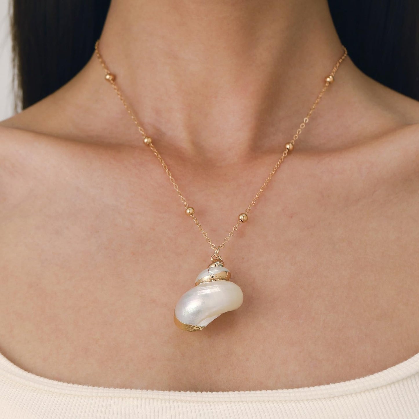 BYETOCE Pure White Conch Pendant Necklace Simple Dainty Gold Plated Ocean Charm Choker Natural Seashell Chain Trendy Boho Beach Jewelry for Women Summer Vacation Decorations