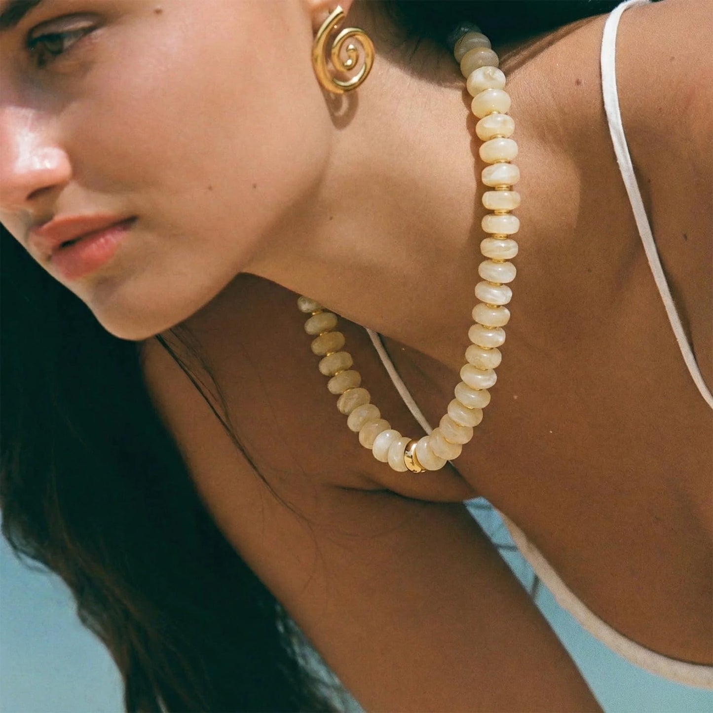 HolidayQbee Beaded Necklace for Women Chunky Beaded Necklace Boho Oval Big Bead Statement White Bead Choker Necklaces Fashion Trendy Summer Beach Jewelry Gifts