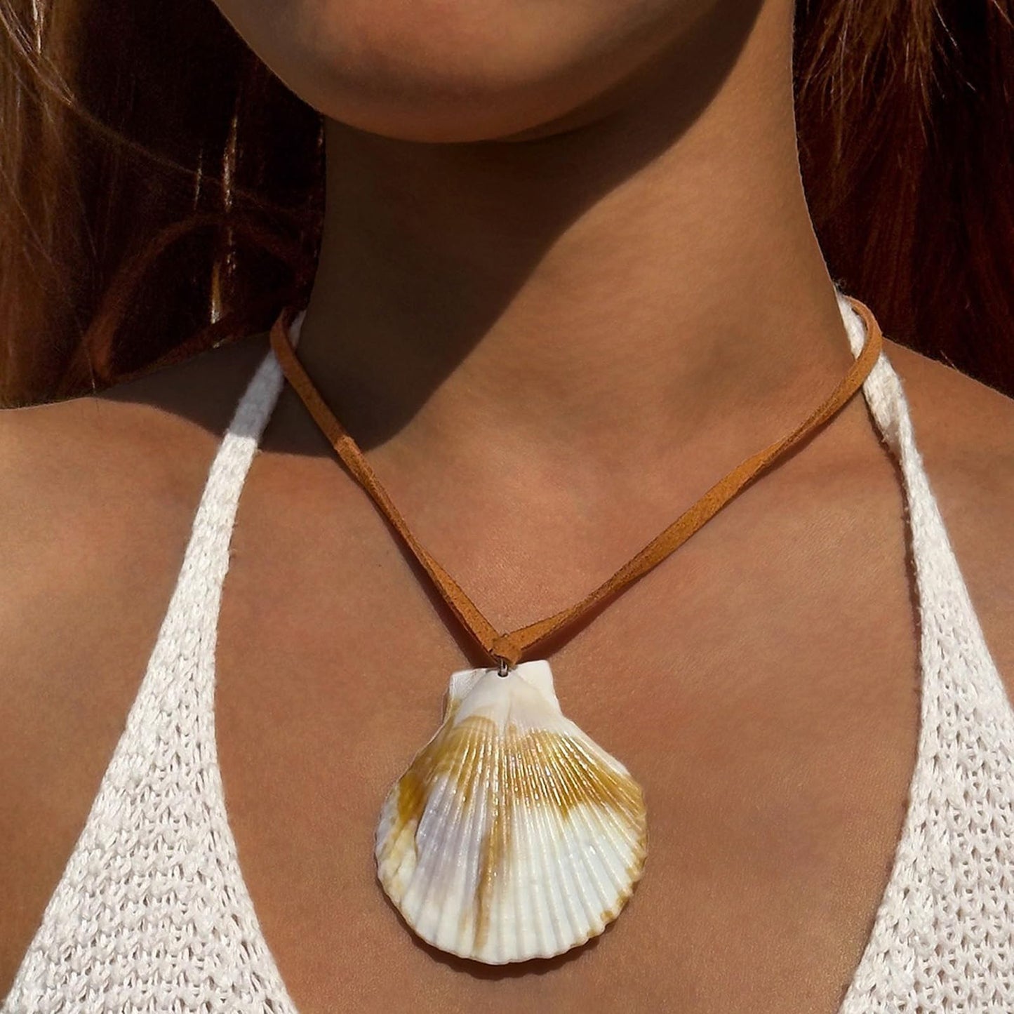 BYETOCE Large Seashell Pendant Necklace Natural Textured Ocean Jewellery White Shell Choker with Leather for Women Boho Beach Charm Chain Trendy Summer Ocean Jewelry Ornament