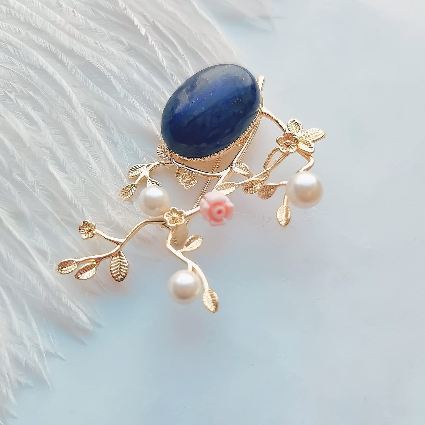 CCijiNG New Year Brooches for Women with Crystal, Flower, Rhinestone Brooches Pins Elegant Jewelry Blossom Fashionable Gifts Ladies Bouquet Brooches Pin for Birthday, Party, New Year, Copper, pearl