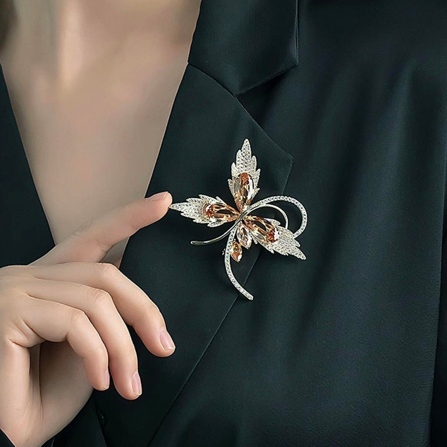 Vbvbip Elegant Vintage Crystal Clover Leaf Brooch for Women, Sparkling Flower Brooch for Blazer Dress Coat, Wedding Prom Fashion Jewelry Gift