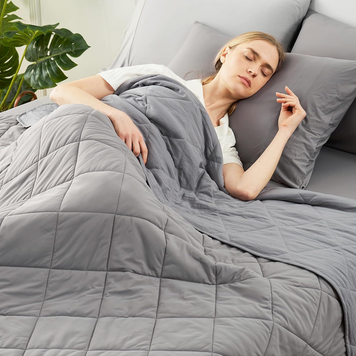 Cozy Bliss Cooling Blanket for Hot Sleepers, Q-Max 0.4 Cooling Comfort King Size, Cold Blankets for Night Sweats Sleeping, Ultra-Cool Lightweight Breathable Summer Blanket for Bed