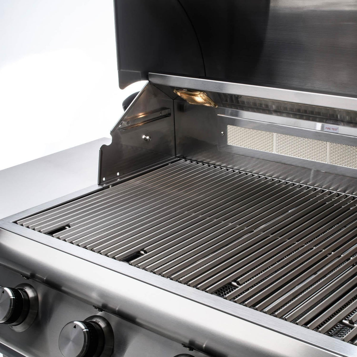 Blaze Premium LTE Marine Grade 32-Inch 4-Burner Propane Grill w/Rear Infrared Burner & Grill Lights