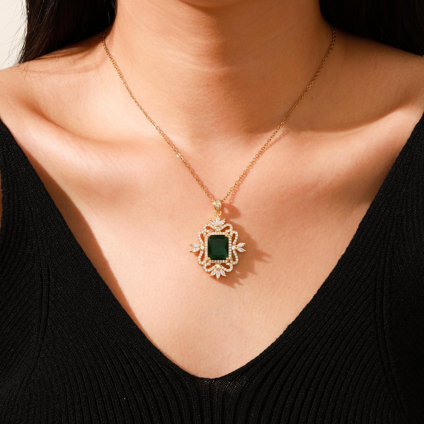 Green Baroque Square May Birthstone Emerald Necklaces for Women-Gold Plated Imitation Emerald Jewelry Baroque Pendant Necklace Waterproof Non Tarnish Maximalist Jewelry For Birthday Valentines Day Mother's Day Christmas Thanksgiving Gifts