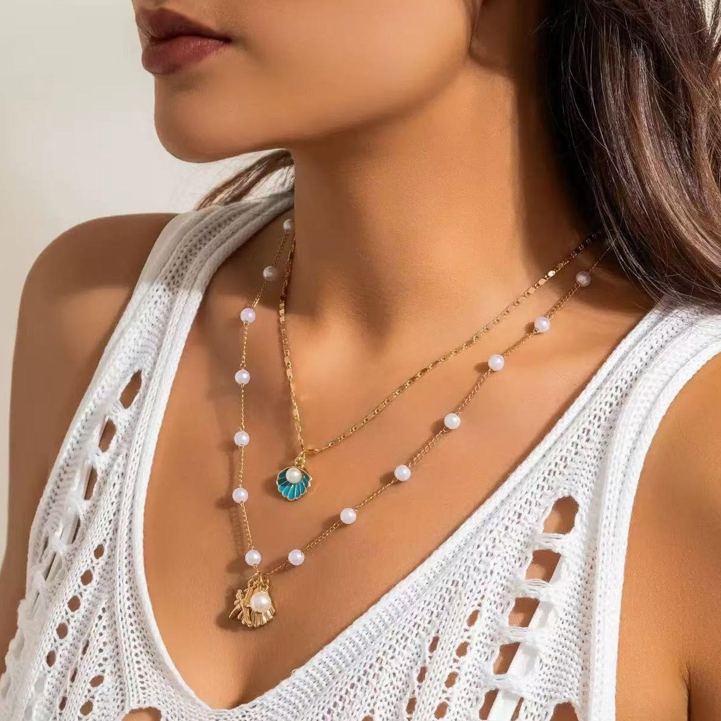 Gold Starfish Shell Necklace for Women Boho Layered Seashell Conch Shell Pearl Pendant Necklaces Set Bohemain Starfish Beach Necklaces Stack Beachy Summer Jewelry Outfits Accessories