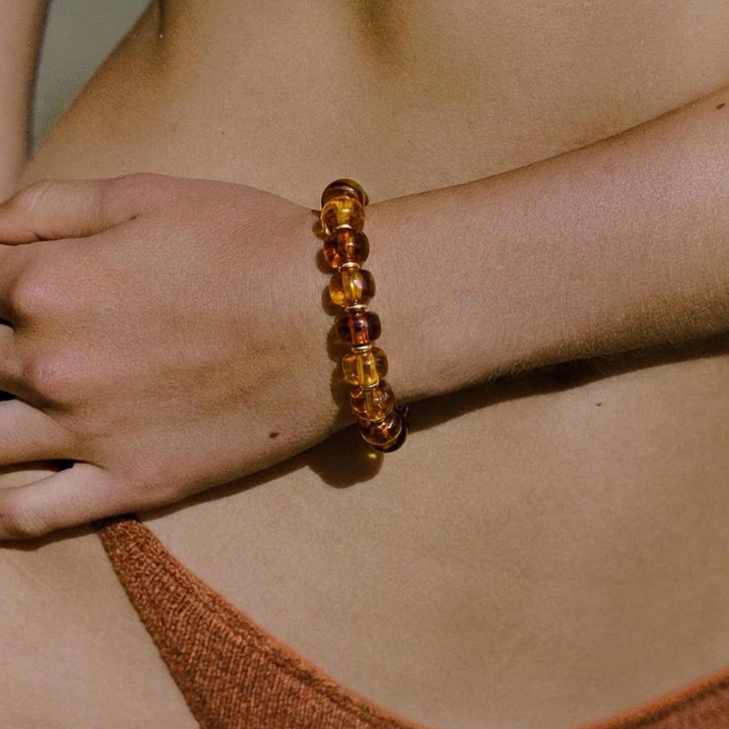 HolidayQbee Beaded Bracelets for Women Dainty Chunky Bracelet Amber Beaded Boho Summer Bracelet Fashion Trendy Stone Beads Bracelet Beach Jewelry Gifts