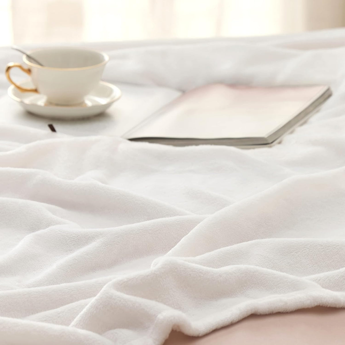 Bedsure Fleece Blankets Queen Size White - Bed Blanket Soft Lightweight Plush Fuzzy Cozy Luxury Microfiber, 90x90 inches