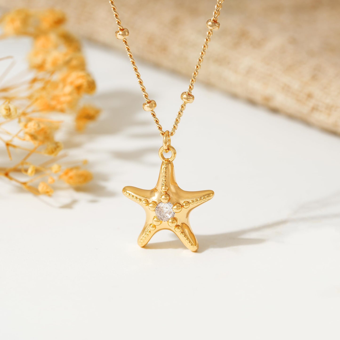 MTMY Gold Starfish Necklace 14K Gold Plated Shell Conch Ocean Pendant Necklace for Women Beach Summer Jewelry(Starfish)