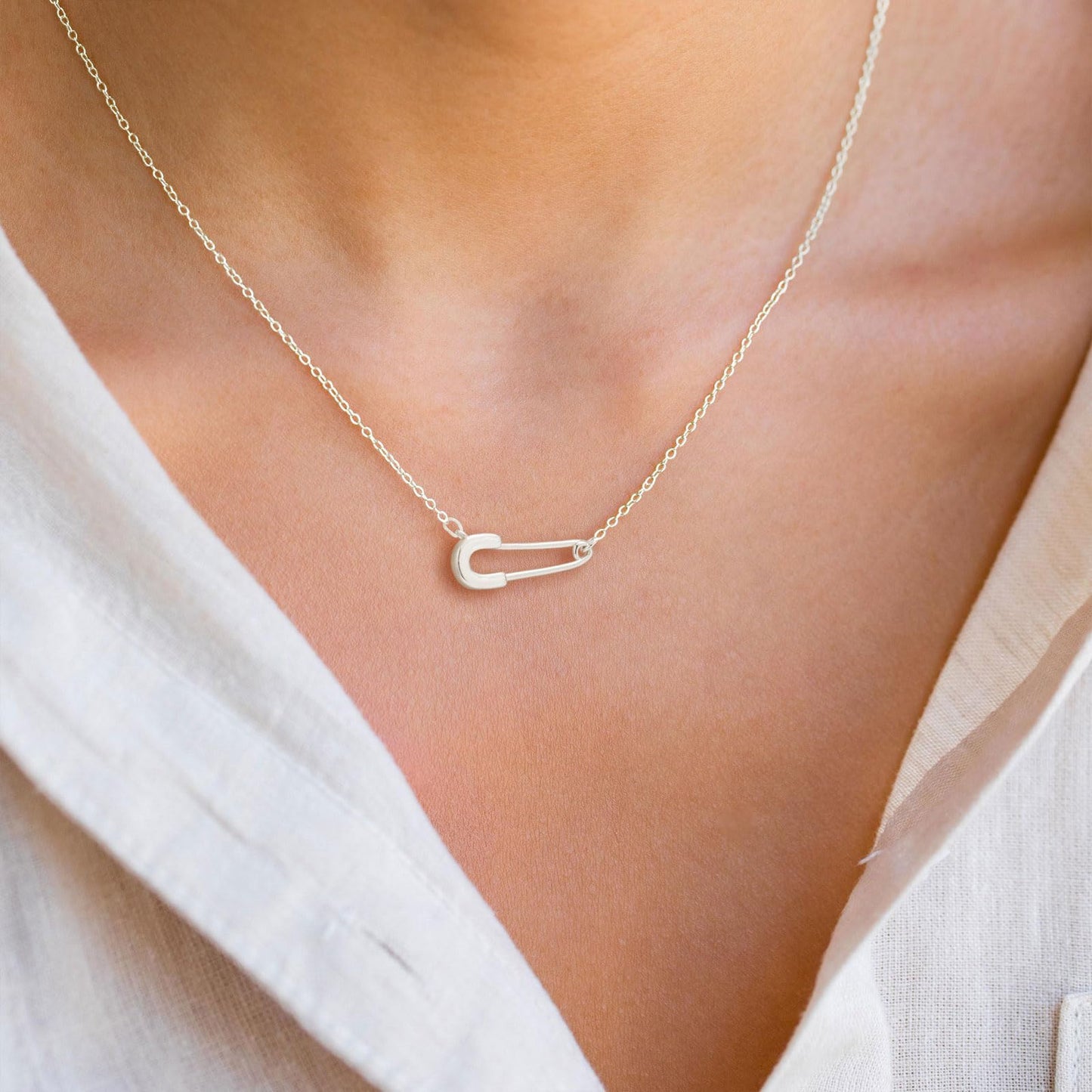 VRIUA Safety Pin Necklace for Women, 14K Silver Plated Dainty Safety Pin Pendant Necklace Simple Everyday Jewelry
