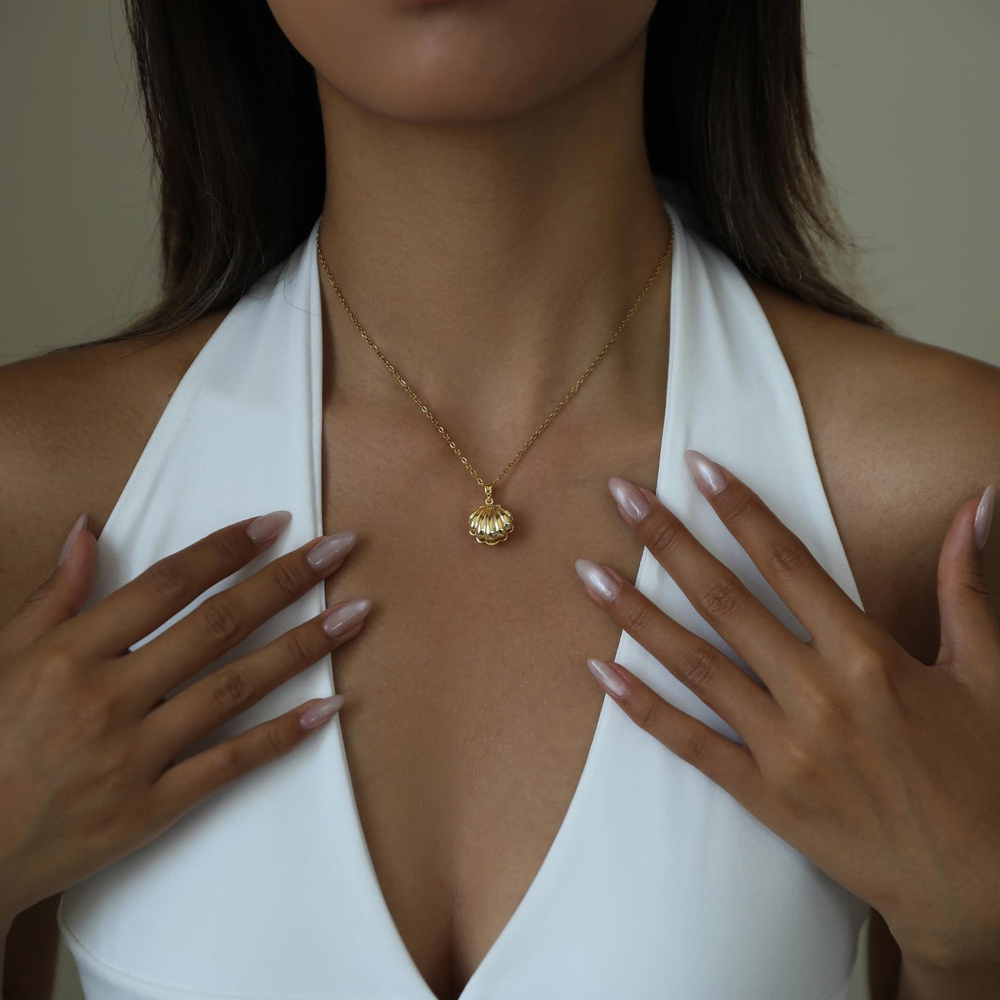 ZKJTEARY Seashell necklace for Women Trendy Dainty 18k Gold Plated Shell Charm Beach Pendent Necklace Minimalist Delicate Sea Shell Jewelry for Women Christmas Gift (seashell)