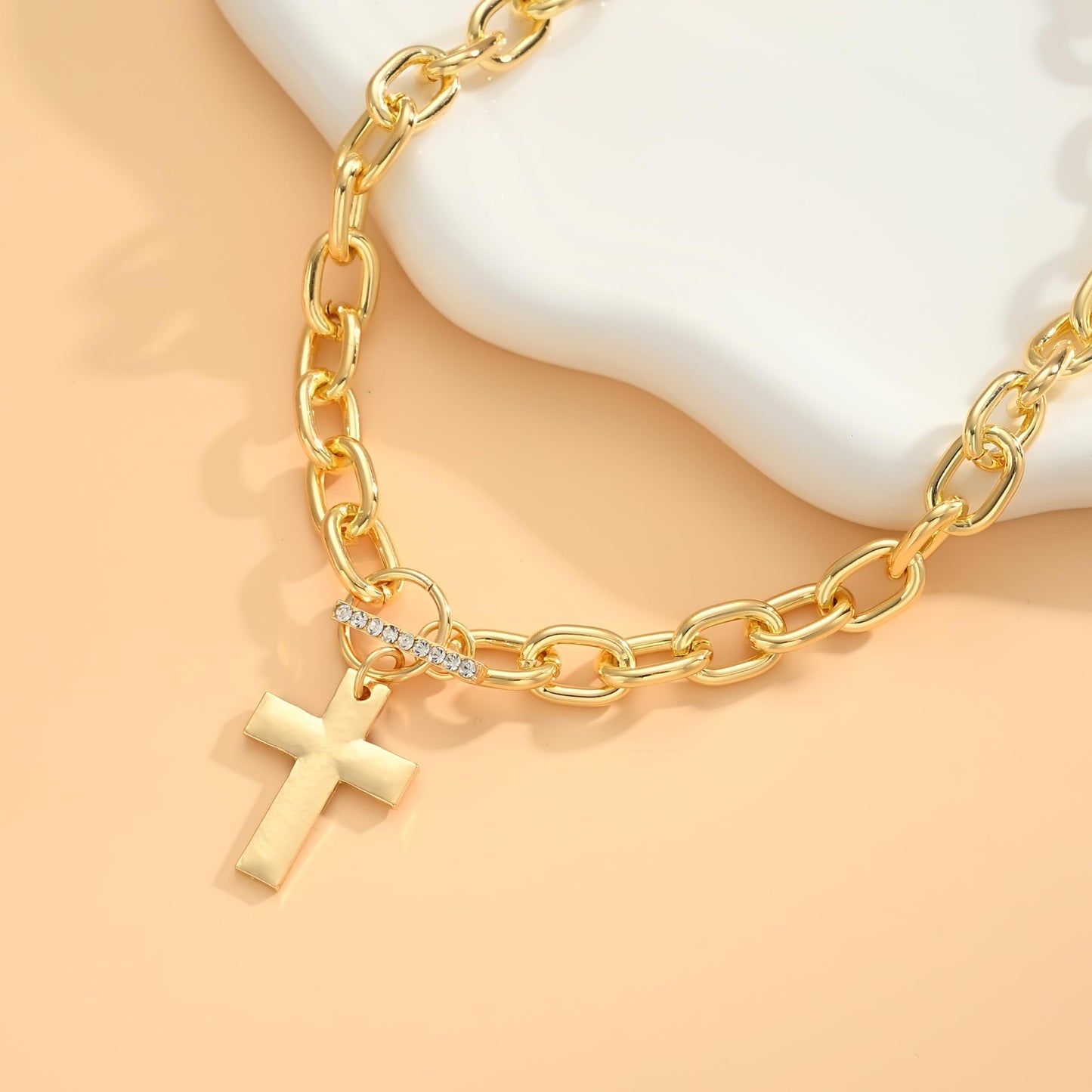 FAXHION Chunky Cross Necklace for Women, Gold Toggle Chain Statement Necklace with Hammered Cross Pendant, Vintage Chunky Necklace Jewelry Gift for Women
