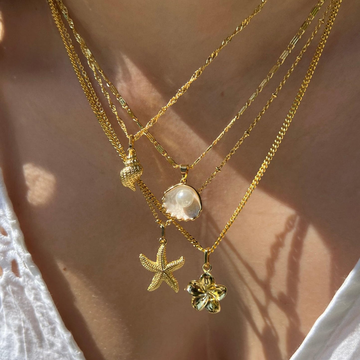 Gold Starfish Shell Necklace for Women Boho Layered Seashell Conch Shell Pearl Pendant Necklaces Set Bohemain Starfish Beach Necklaces Stack Beachy Summer Jewelry Outfits Accessories