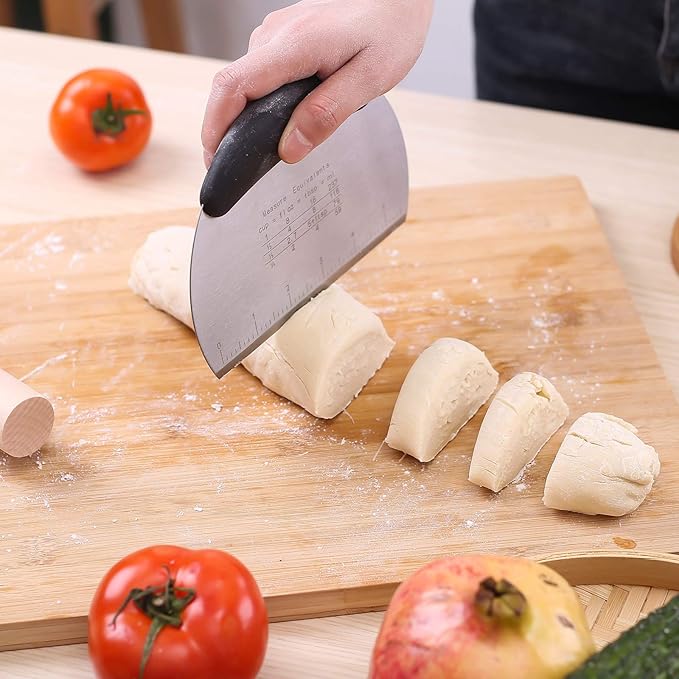 1 pcs Dough Pastry Scraper Chopper/Stainless Steel Dough Scraper Cutter with Ergonomic Rubber Non-Slip Grip/Dough Scraper Cutter/Pro Pastry Pizza Cutter Chopper (Black)