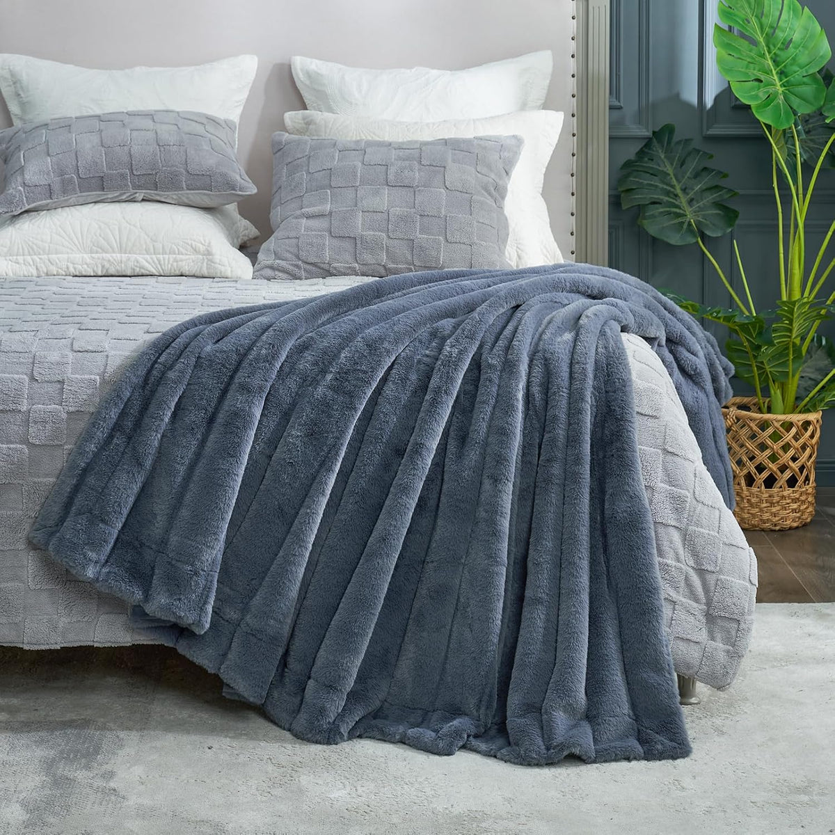 Cozy Bliss Faux Fur Throw Blanket for Couch, Cozy Soft Plush Thick Winter Blanket for Sofa Bedroom Living Room, 60 * 80 Inches Blue
