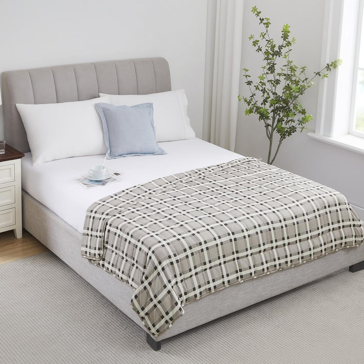 L'AGRATY Weighted Blanket - 48"x72" 20lbs Cooling Breathable Heavy Blanket Microfiber Material with Glass Beads Big Blanket for Adult All-Season Summer Fall Winter Soft Thick Comfort Blanket