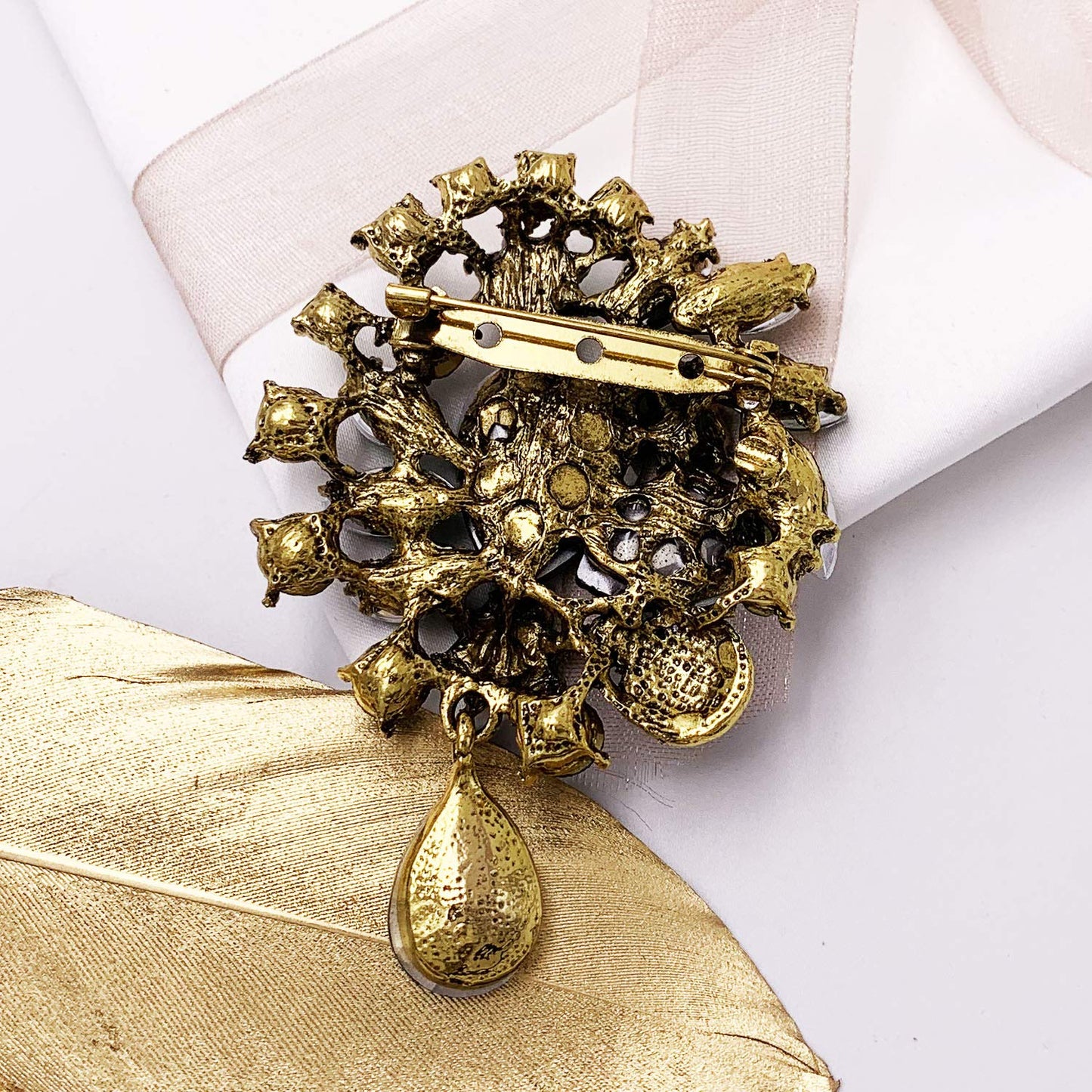 LAXPICOL Wedding Bridal Big Green Crystal Rhinestone Bouquet Teardrop Brooch Pin for Women Golden Tone