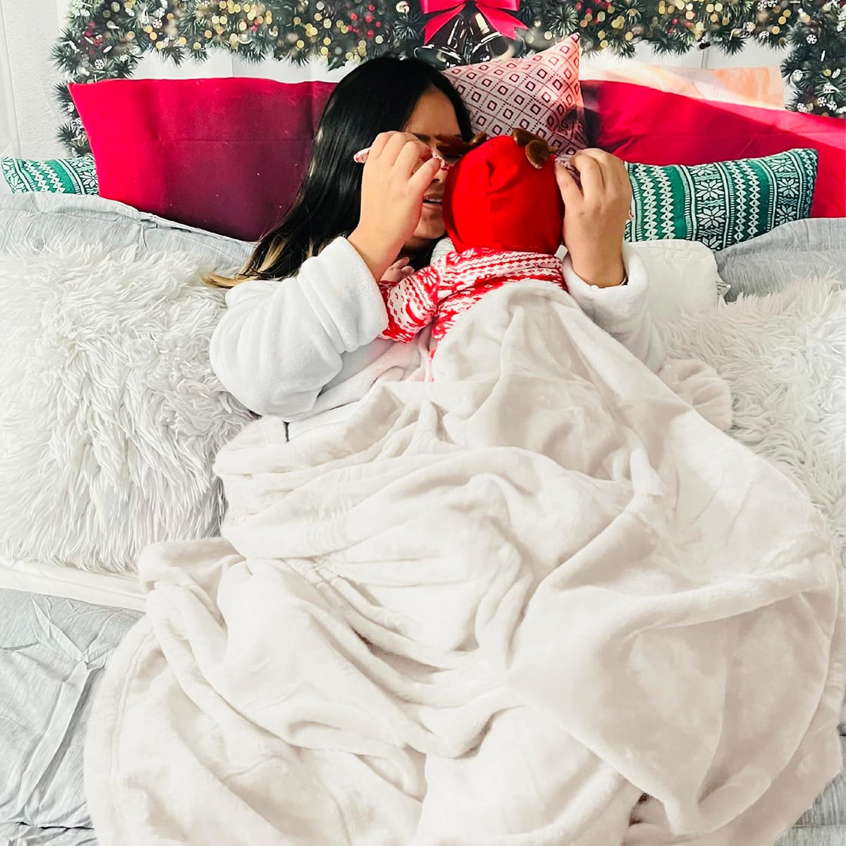 Bedsure Fleece Blankets King Size Cream - Bed Blanket Soft Lightweight Plush Cozy Fuzzy Luxury Microfiber, 108x90 inches