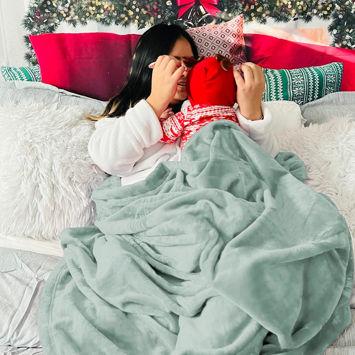 Bedsure Twin XL Fleece Blanket Dorm Bedding - Lightweight Soft Cozy Blankets for Bed, Sofa, Couch, Travel, Camping, Sage Green, 66"x90"