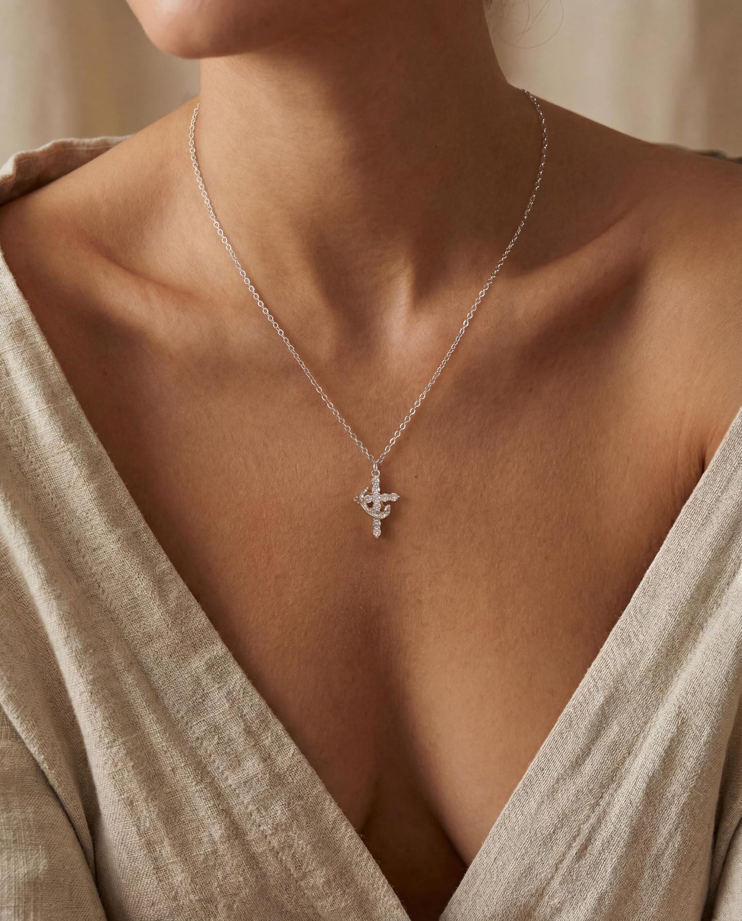 Robaice Silver Cross Necklace for Women, Sterling Silver Plated Crown Cross Pendant Necklace Cross Necklaces Faith Jewelry First Communion Necklace, Silver