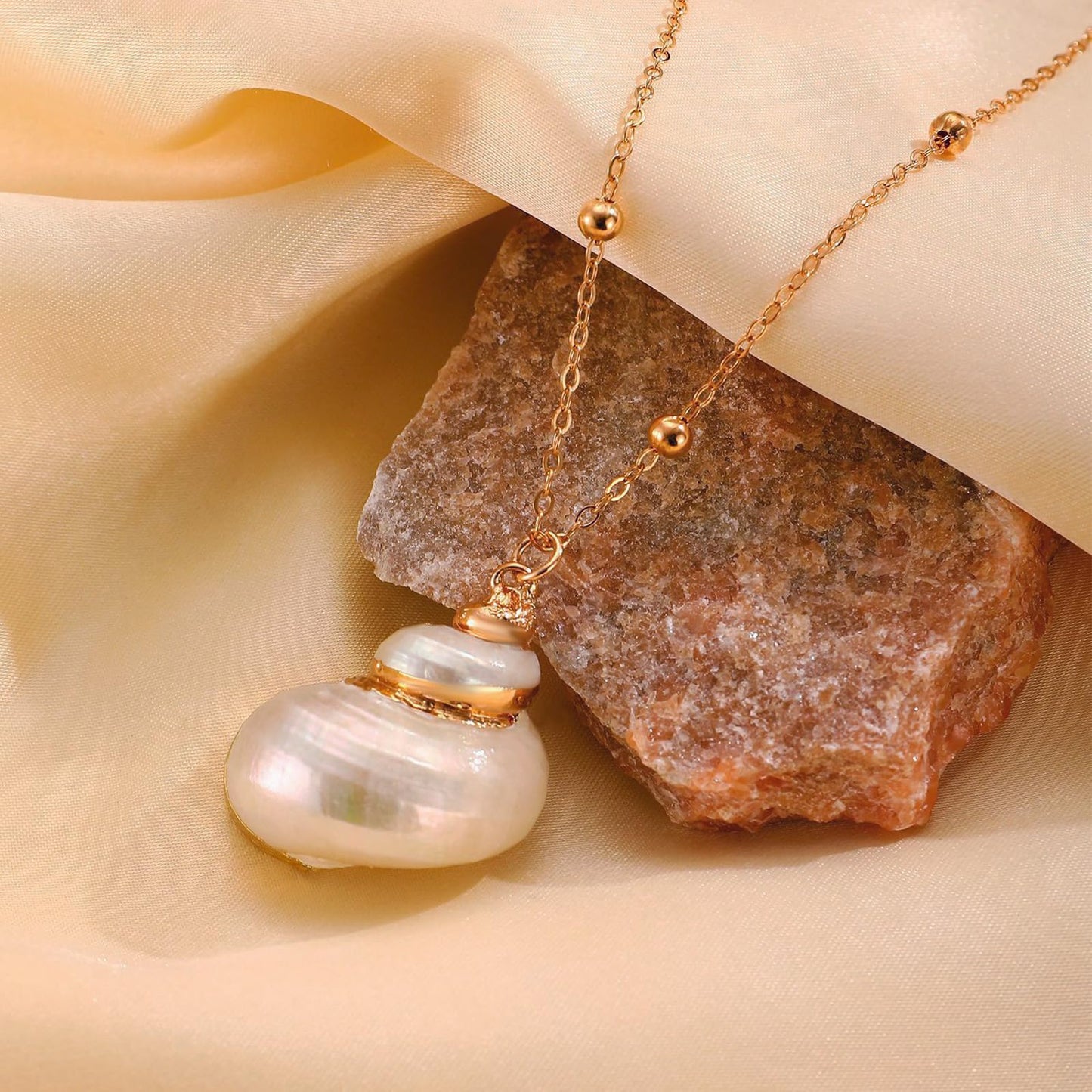 BYETOCE Pure White Conch Pendant Necklace Simple Dainty Gold Plated Ocean Charm Choker Natural Seashell Chain Trendy Boho Beach Jewelry for Women Summer Vacation Decorations
