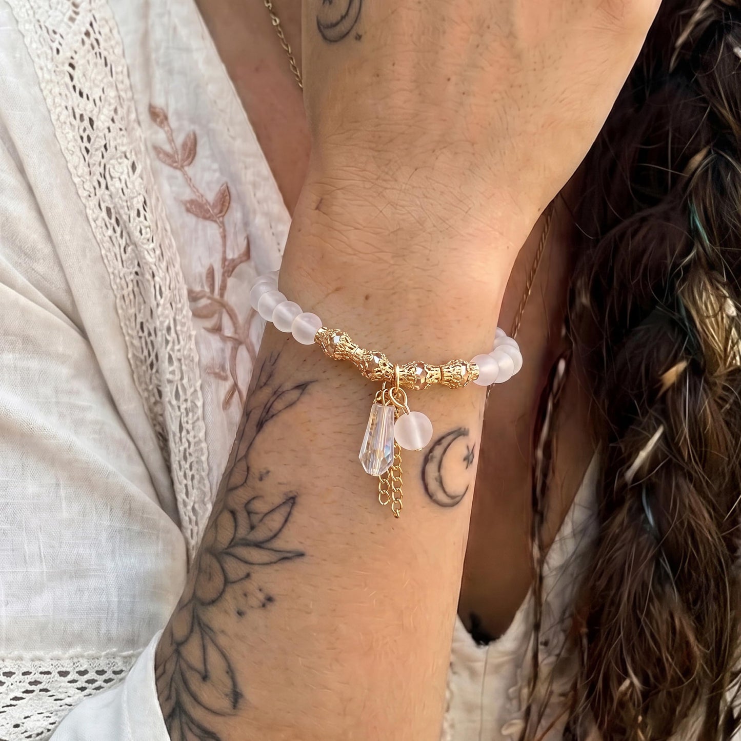 Tungary 4Pcs Beaded Bracelets for Women Bohemian Bracelet Stacks Handmade Natural Stone Stretch Bracelets Multi-Color Daily Wear Accessories Summer Beach Boho Jewelry Gift White Bracelet Set
