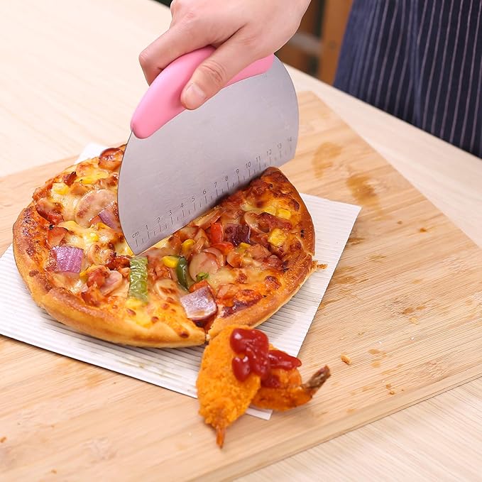 1 pcs Dough Pastry Scraper Chopper/Stainless Steel Dough Scraper Cutter with Ergonomic Rubber Non-Slip Grip/Dough Scraper Cutter/Pro Pastry Pizza Cutter Chopper (Pink)