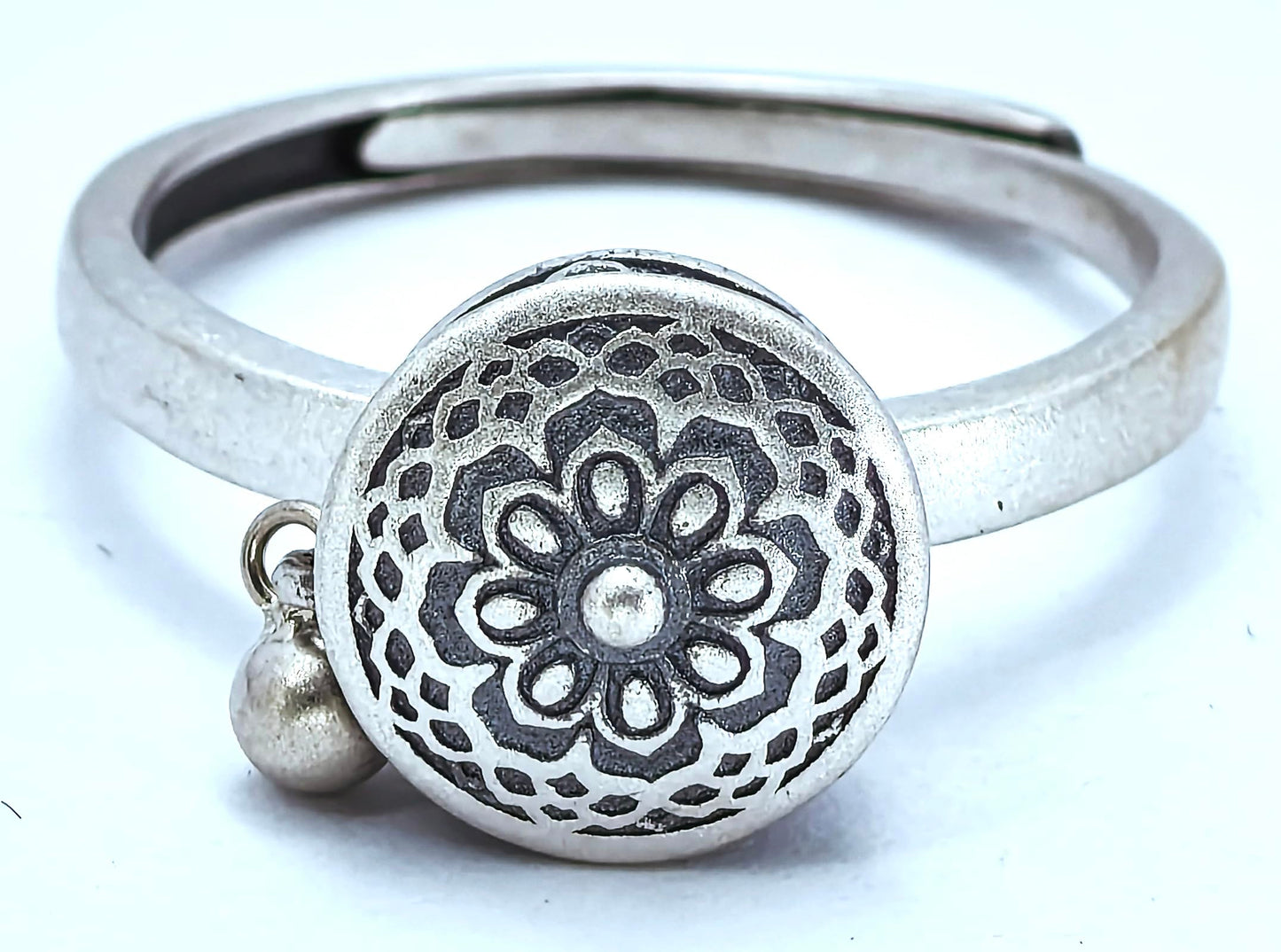 JAJAFOOK Silver Plated Brass Rotating Buddhist Prayer Wheel Ring Adjustable Lotus Spinner Ring for Meditation and Stress Relief