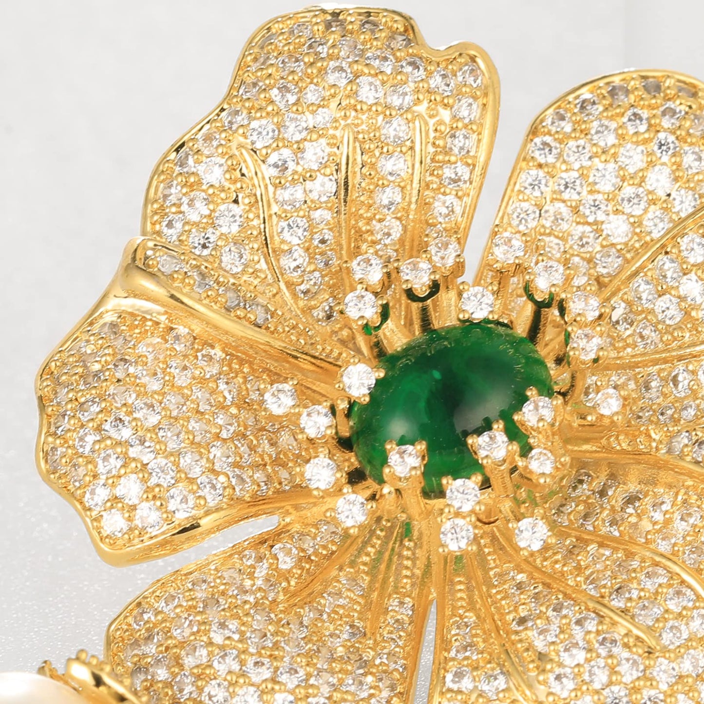 AILONMEI Floral Series Elegant Brooch Pins For Woman Fashion Jewelry, Large Vintage Costume Broches Christmas Gift (Camellia, Gold)