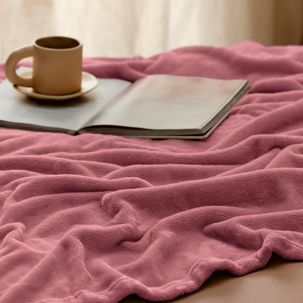 Bedsure Twin XL Fleece Blanket Dorm Bedding - Lightweight Soft Cozy Blankets for Bed, Sofa, Couch, Travel, Camping, Rose Pink, 66"x90"