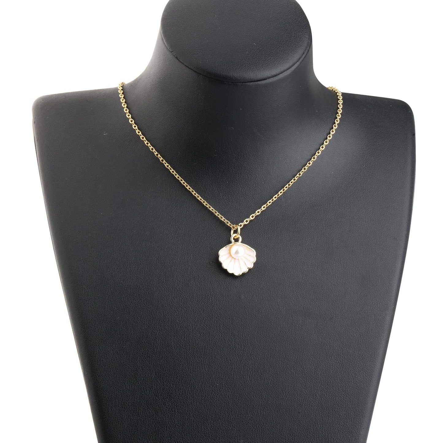 BNQL Seashell Pendant Necklace Beach Lover Gifts Scallop Necklace Enamel Seashell Jewelry Gifts for Women