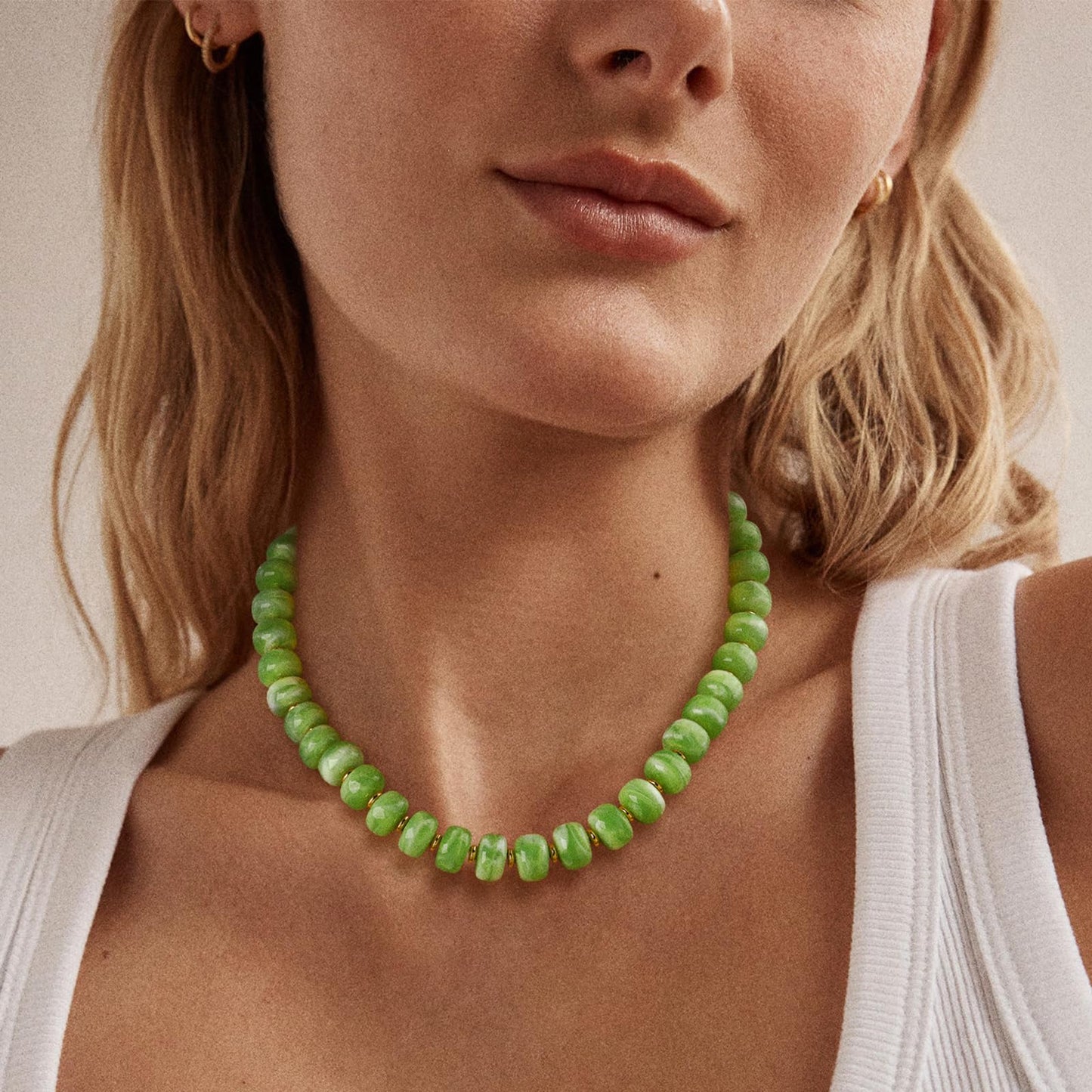 HolidayQbee Beaded Necklace for Women Boho Bead Chunky Necklace Big Bead Necklace Fashion Trendy Summer Olive Green Resin Beaded Necklaces Jewelry Gifts