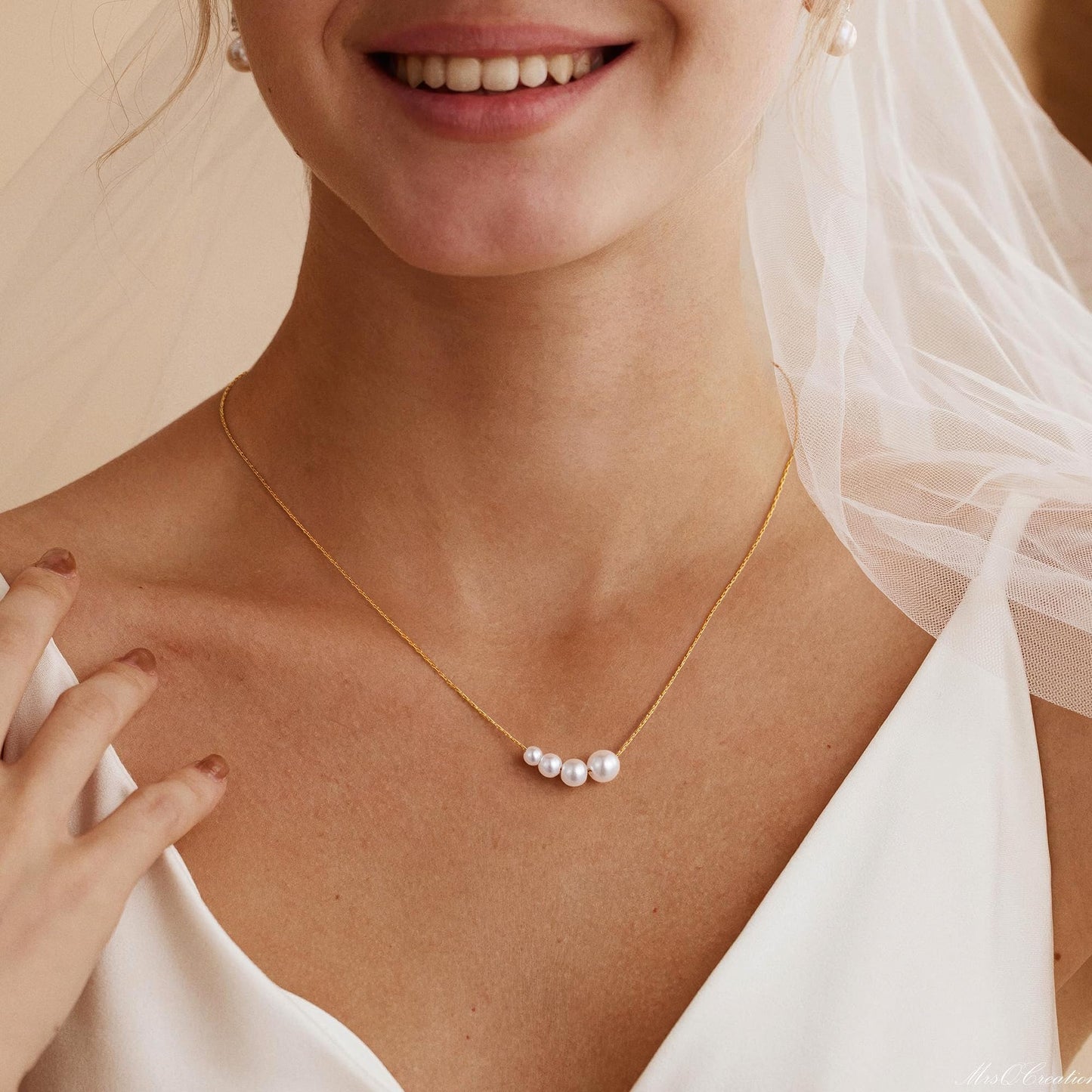Rcidan Pearl Necklaces,Silver Daisy Birthday Gifts 4 Pearls White Necklace as Prom Bridesmaid Jewelry gifts,Daisy Pearls Choker for Women's Pearl Strand Necklaces as Silver and Gold Choker for Teens