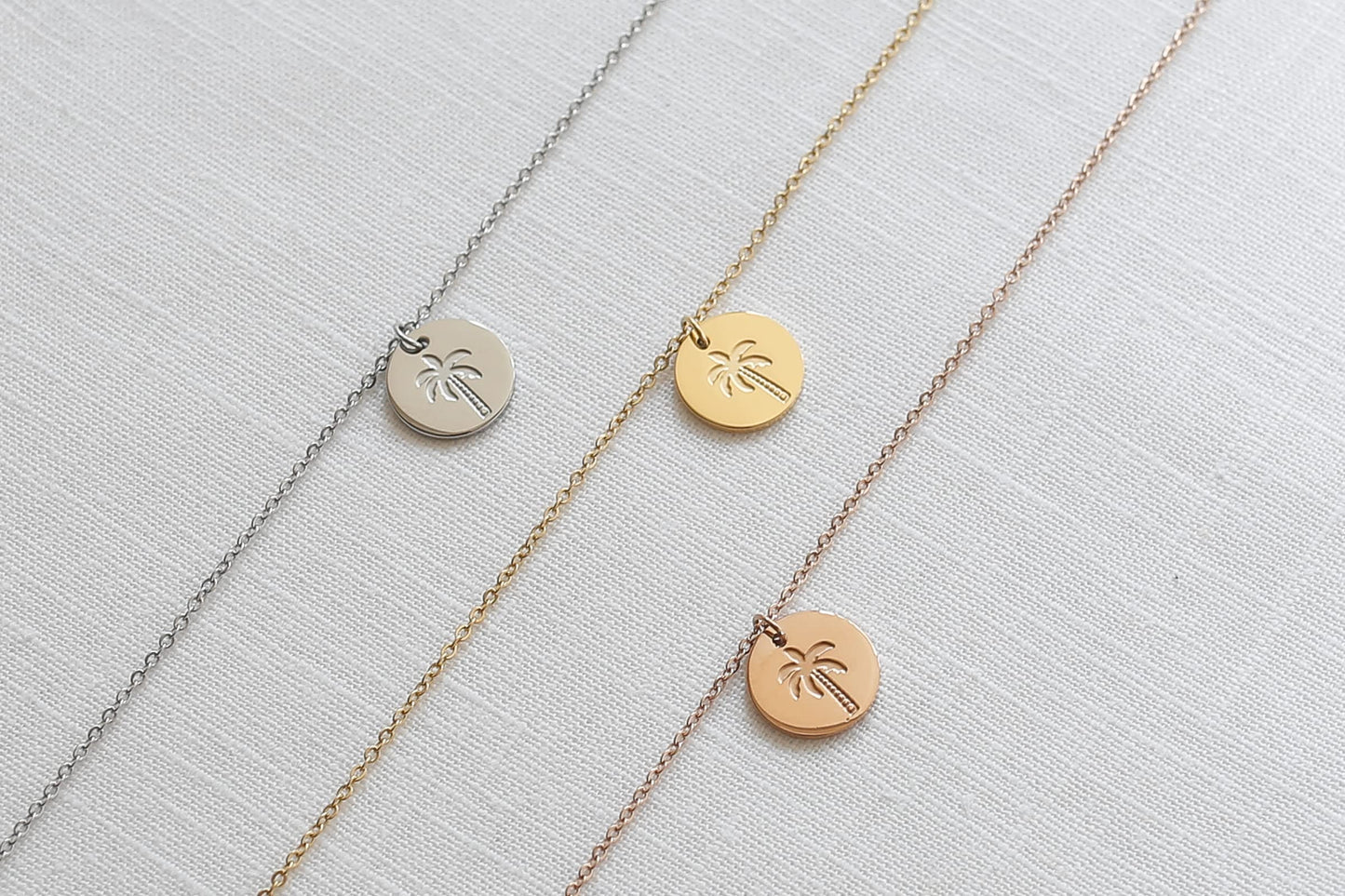 LUUK LIFESTYLE Feminine necklace for women with palm tree pendant and HAPPINESS card, modern and minimalist fashion accessory, holiday jewelry, travel lucky charm, Valentine’s Day, birthday, gold