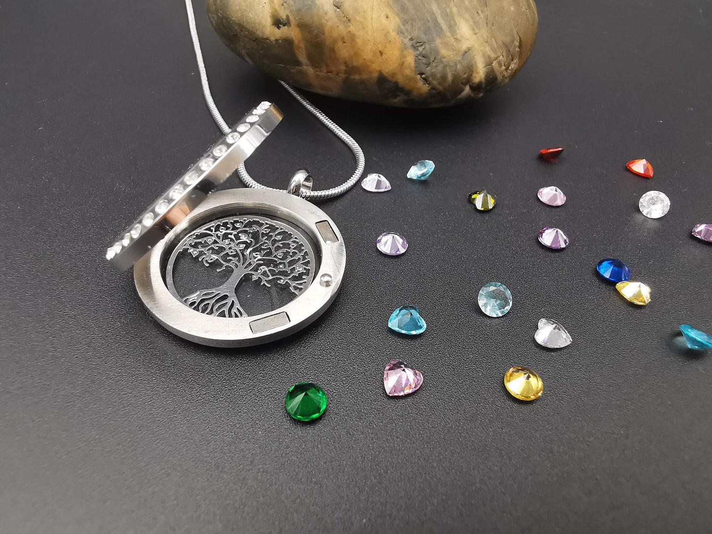 GOKING Family Tree of Life Floating Locket, Grandmother Necklace with Birthstones, Gifts for Mom Grandma Nana Aunt Gigi Mimi, Charms Living Memory Pendant,