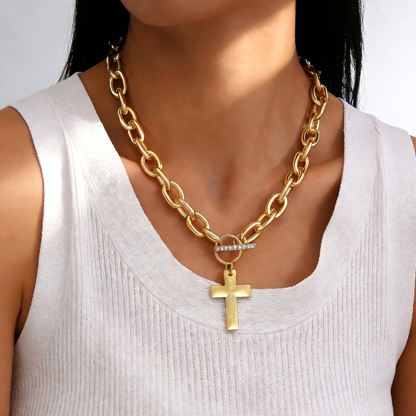 FAXHION Chunky Cross Necklace for Women, Gold Toggle Chain Statement Necklace with Hammered Cross Pendant, Vintage Chunky Necklace Jewelry Gift for Women