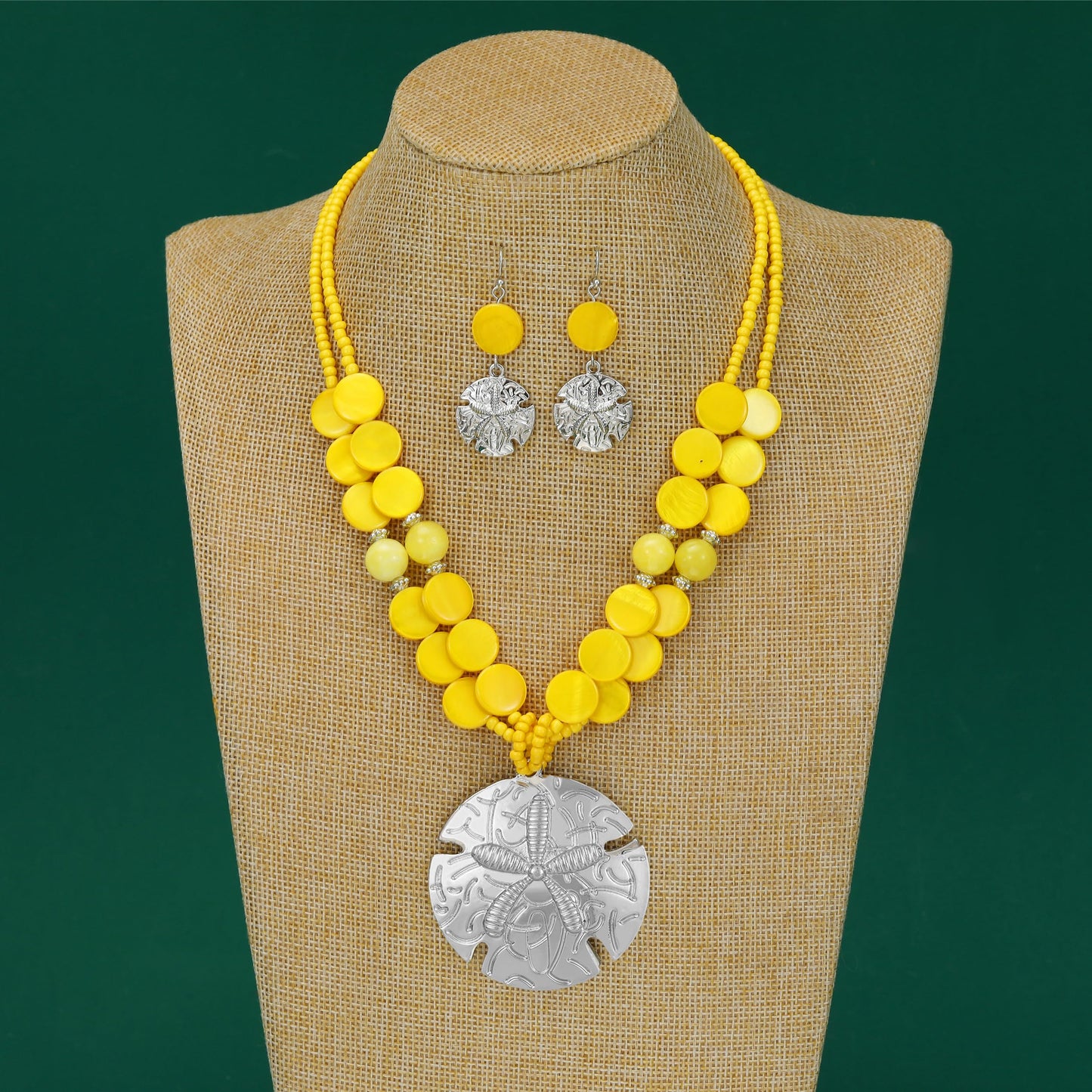 Perla Boho Starfish Necklace for Women, Chunky Layered Shell Beads Choker Necklace and Earrings Set, Ocean-Themed Summer Beach Jewelry (Yellow)