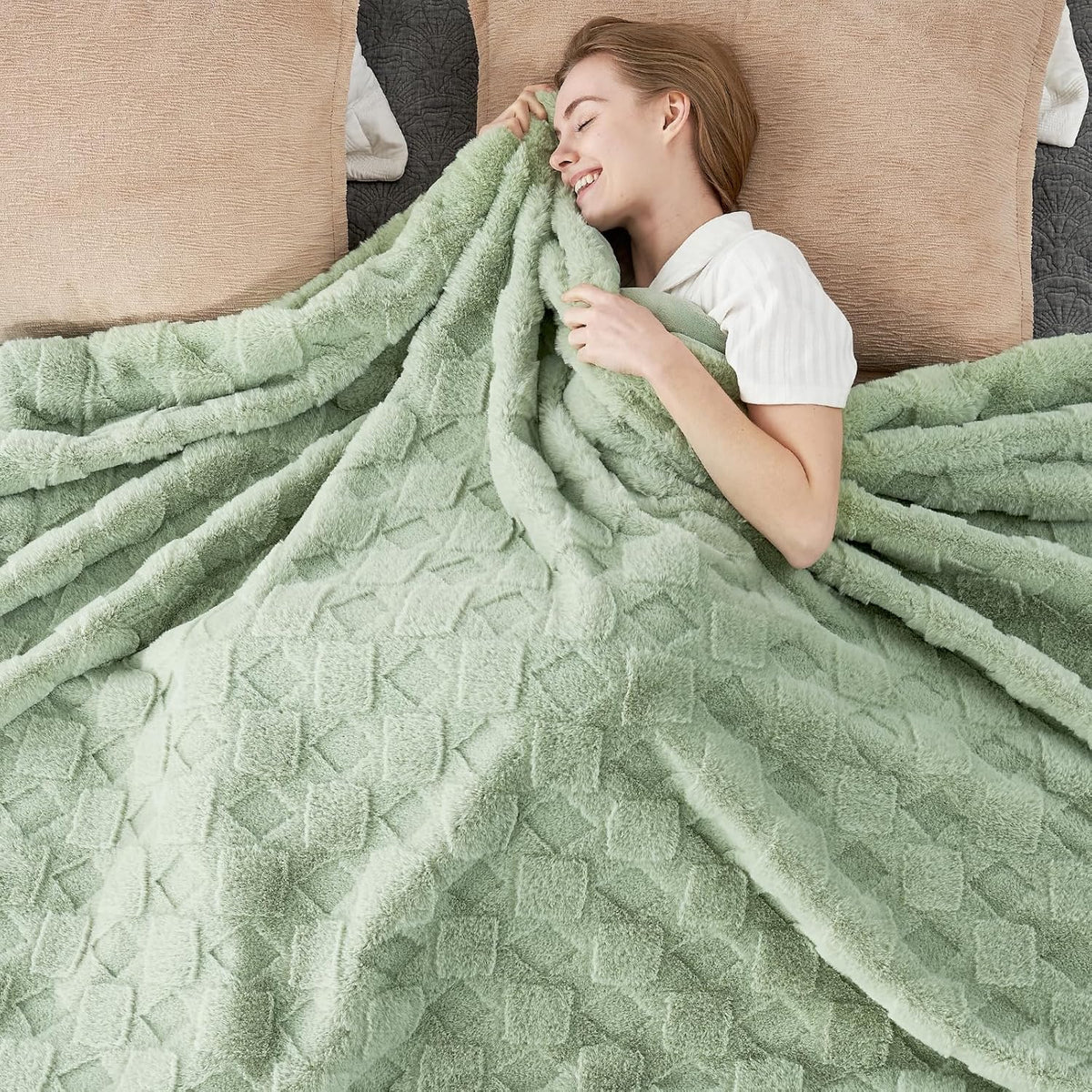 Cozy Bliss Faux Fur Throw Blanket for Couch - Soft Checkered Fuzzy Cozy Throw Gift Blankets for Women,Sage Green Boho Blanket for Sofa Bedroom Living Room.60 * 80 Inches