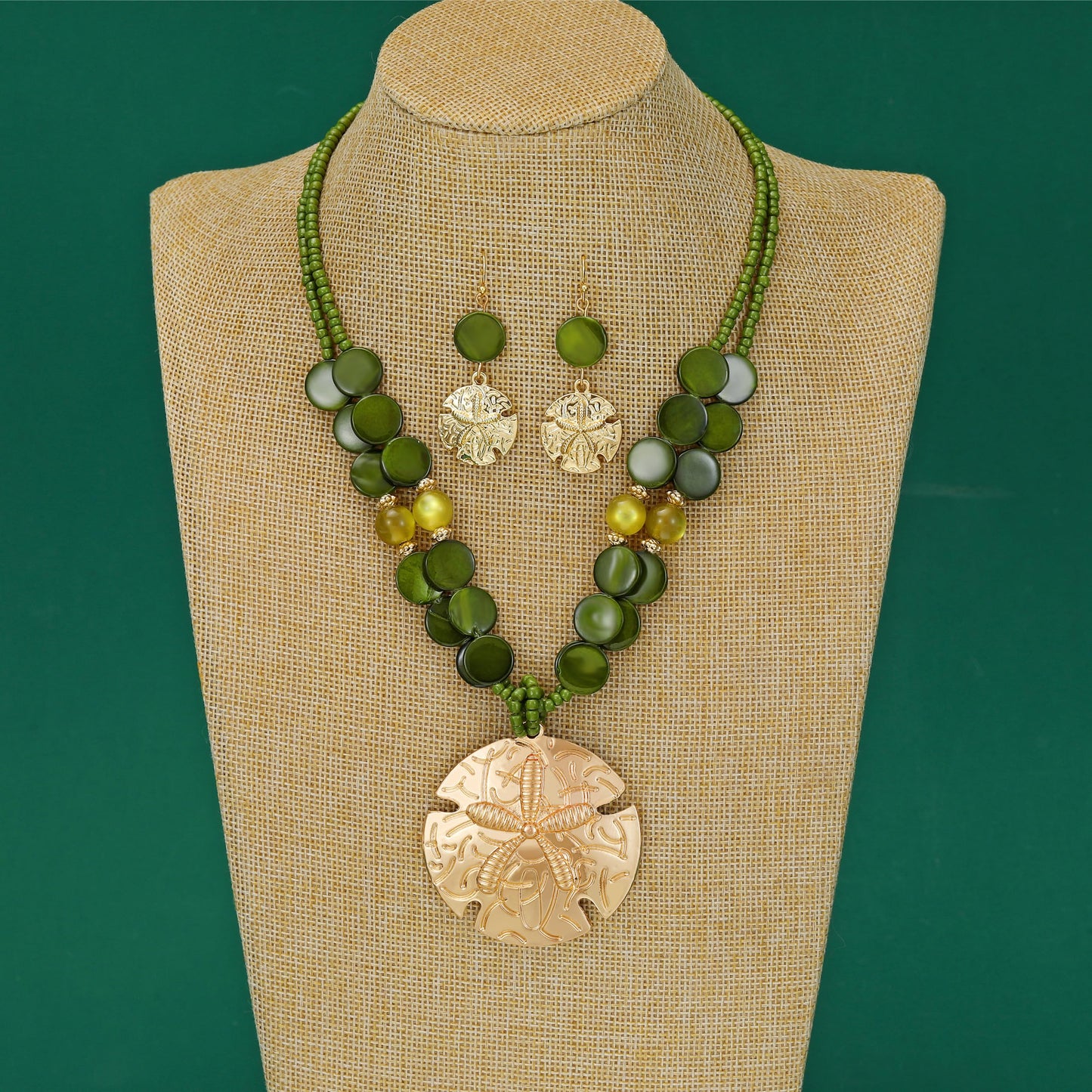 Perla Boho Starfish Necklace for Women, Chunky Layered Shell Beads Choker Necklace and Earrings Set, Ocean-Themed Summer Beach Jewelry (Olive green)