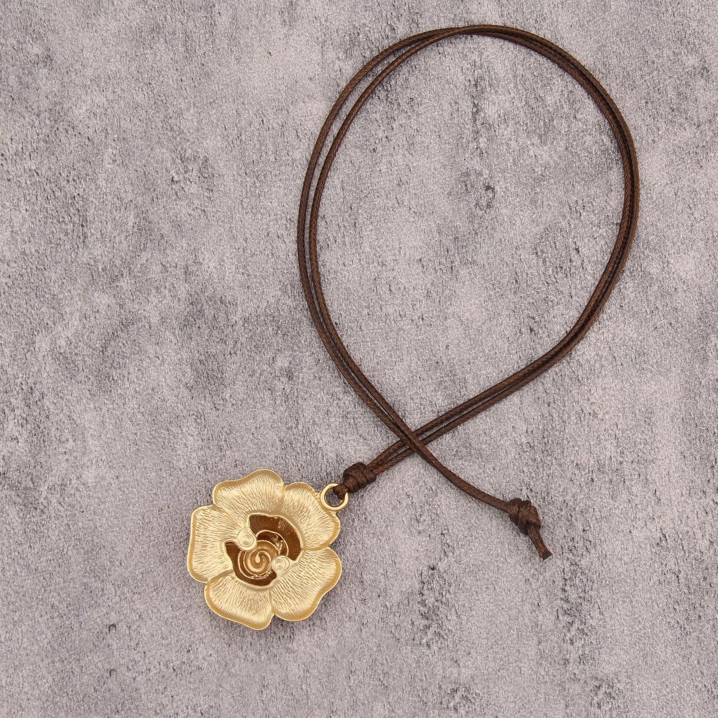 joymiao Chunky Boho Necklaces for Women Vintage Necklace with Large Gold Rose Pendant Chunky Necklaces Vintage Jewelry