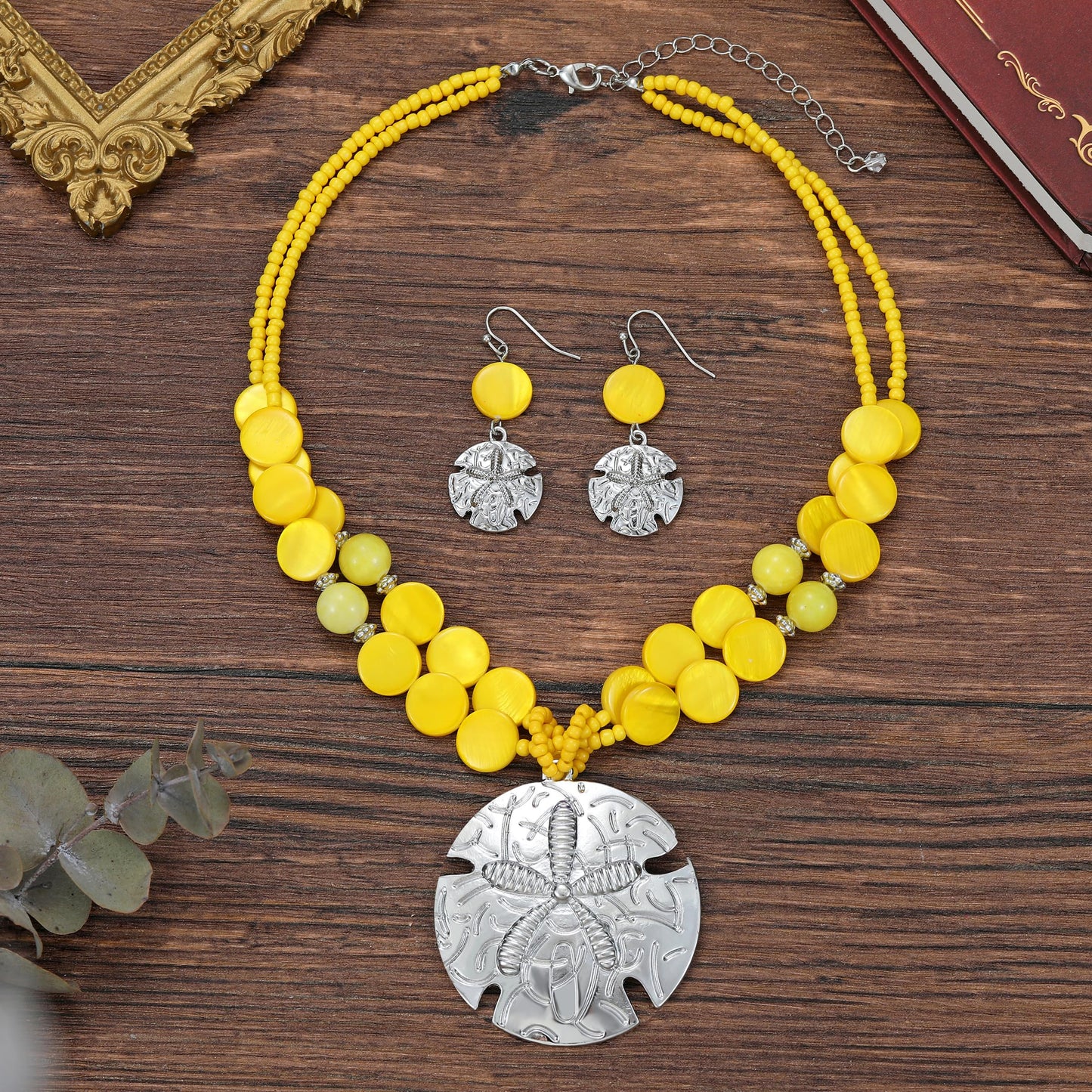 Perla Boho Starfish Necklace for Women, Chunky Layered Shell Beads Choker Necklace and Earrings Set, Ocean-Themed Summer Beach Jewelry (Yellow)