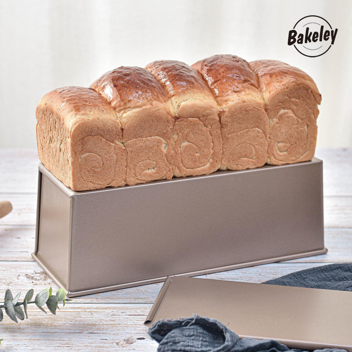 Bakeley Commercial Pullman Loaf Pan with Lid, Dough Capacity Non-stick Rectangle Flat Toast Box for Oven Baking 13.6"×5.4"×4.7"(Champagne Gold)