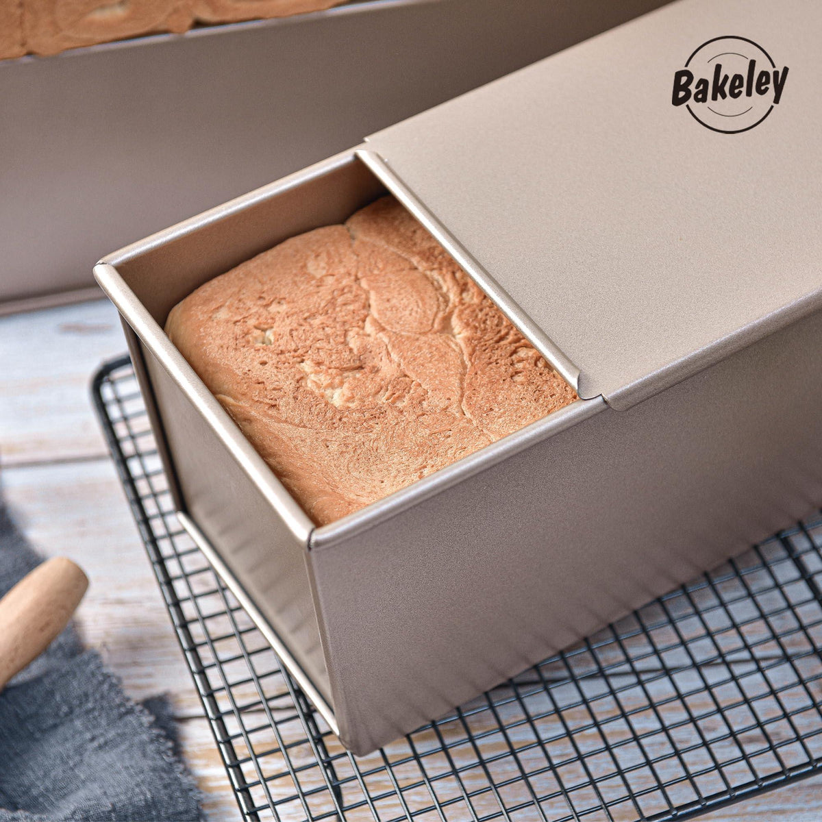 Bakeley Commercial Pullman Loaf Pan with Lid, Dough Capacity Non-stick Rectangle Flat Toast Box for Oven Baking 13.6"×5.4"×4.7"(Champagne Gold)