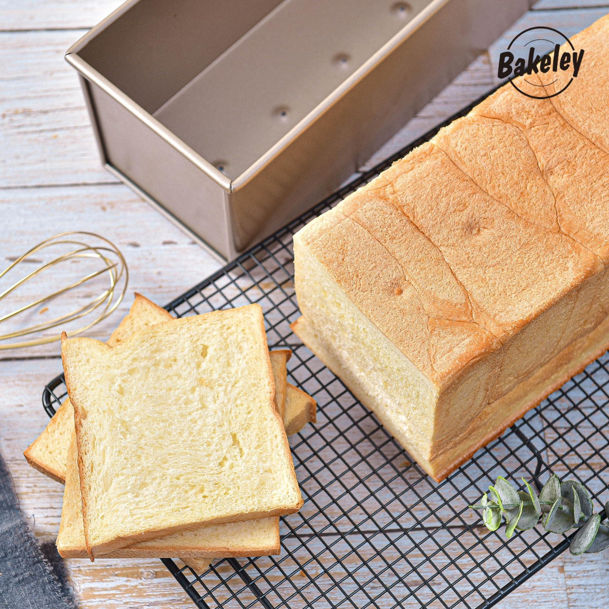 Bakeley Commercial Pullman Loaf Pan with Lid, Dough Capacity Non-stick Rectangle Flat Toast Box for Oven Baking 13.6"×5.4"×4.7"(Champagne Gold)