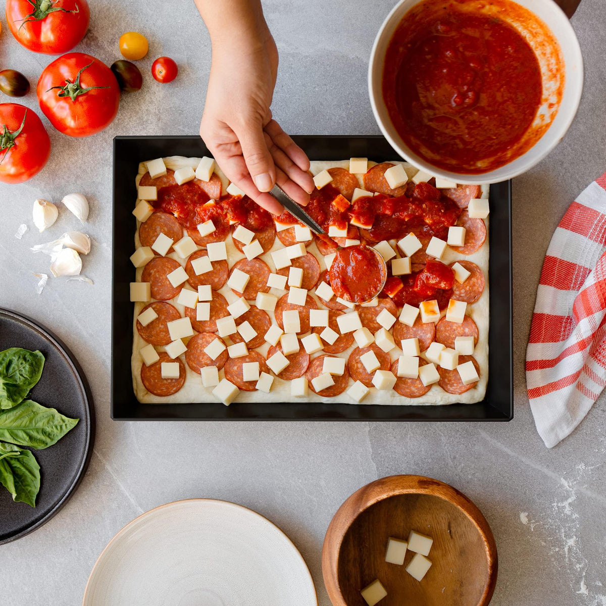 Chef Pomodoro Detroit Style Pizza Pan, 14 x 10-Inch, Hard Anodized Rectangular Aluminum Deep Dish Pizza Pan, Pre-Seasoned Bakeware Kitchenware