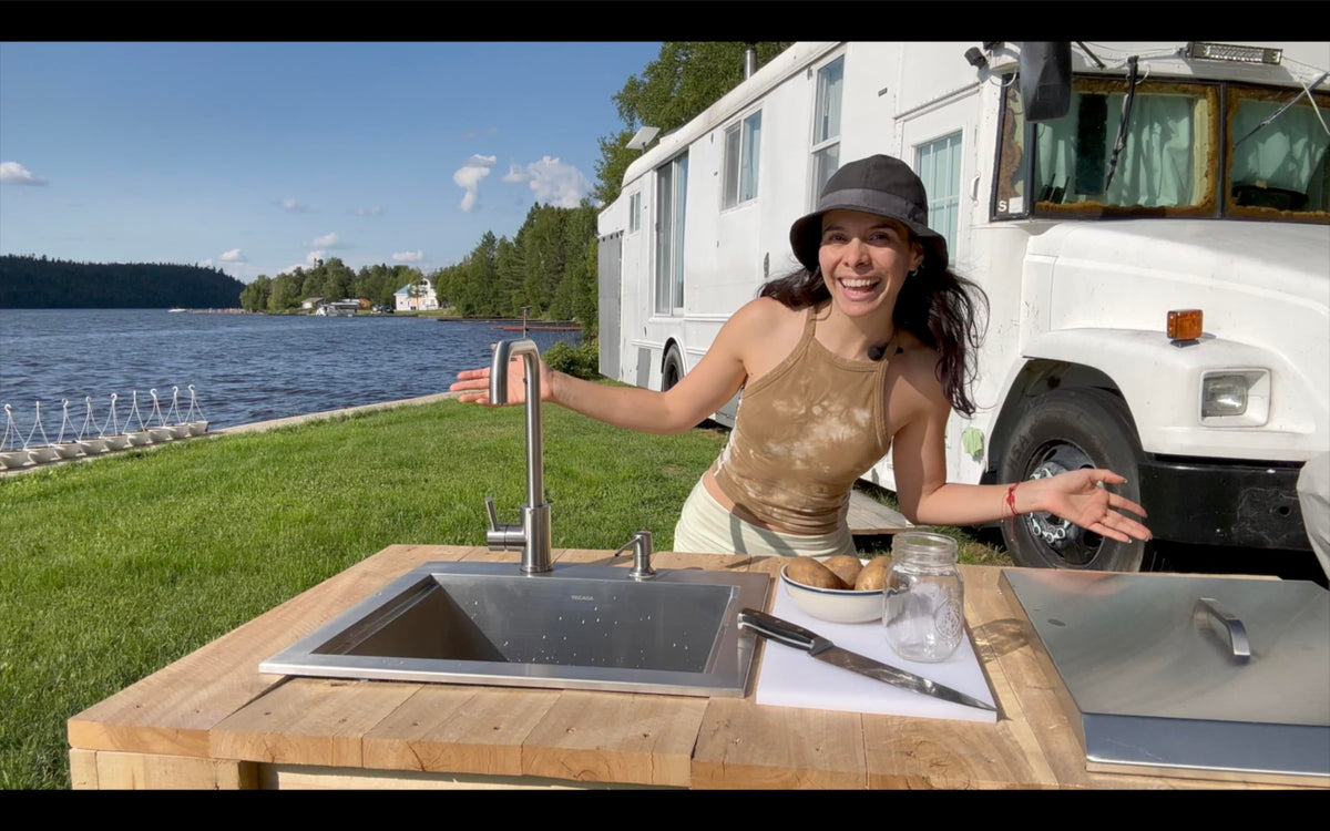 Outdoor Sink, TECASA 21 x 18 Inch Drop-in Workstation Kitchen Sink with Dust Lid and Faucet, T304 Stainless Steel Single Bowl Bar Basin with Cutting Board for Garage, RV, BBQ & Gardening