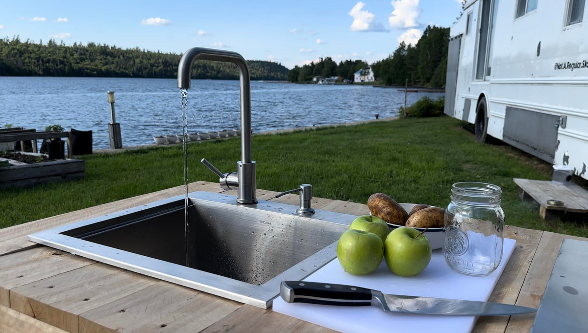 Outdoor Sink, TECASA 21 x 18 Inch Drop-in Workstation Kitchen Sink with Dust Lid and Faucet, T304 Stainless Steel Single Bowl Bar Basin with Cutting Board for Garage, RV, BBQ & Gardening